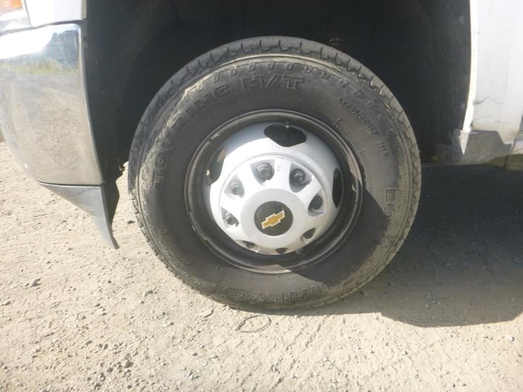 2018-chevrolet-3500-image-18