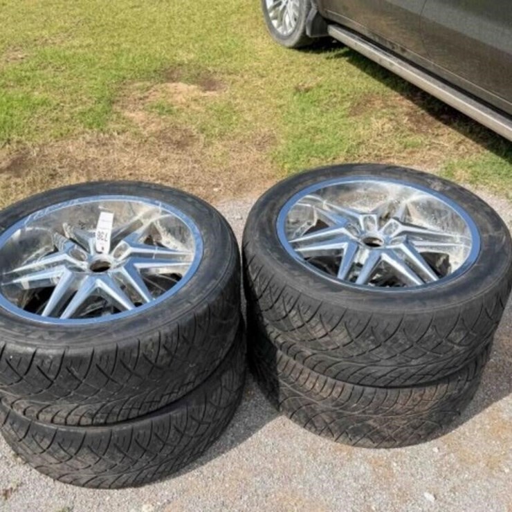 4- Tires & 22”Dub Wheels