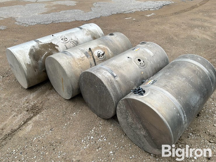 truck-tractor-fuel-tanks-image-13