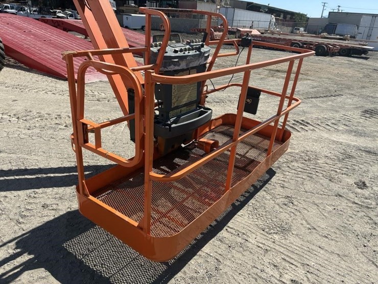2016-jlg-1250ajp-image-6