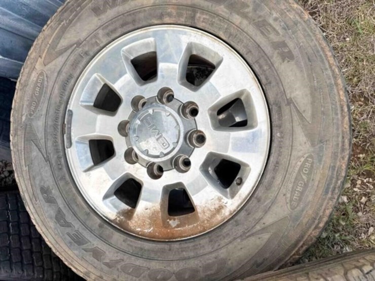 4---tires---lt225/70r18-image-3