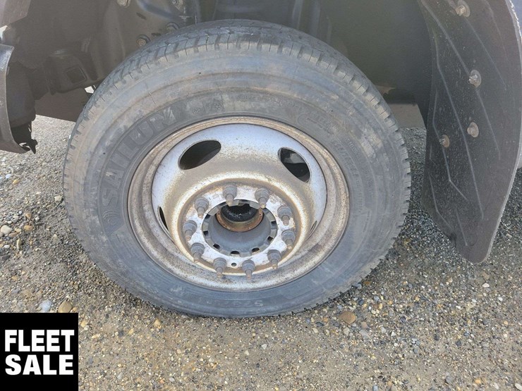 2021-ford-f550-image-9