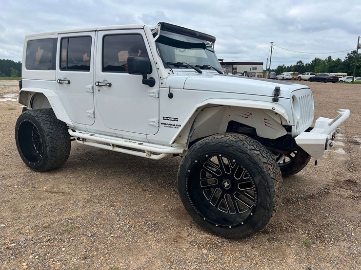 2015-jeep-wrangler-sport-image-4