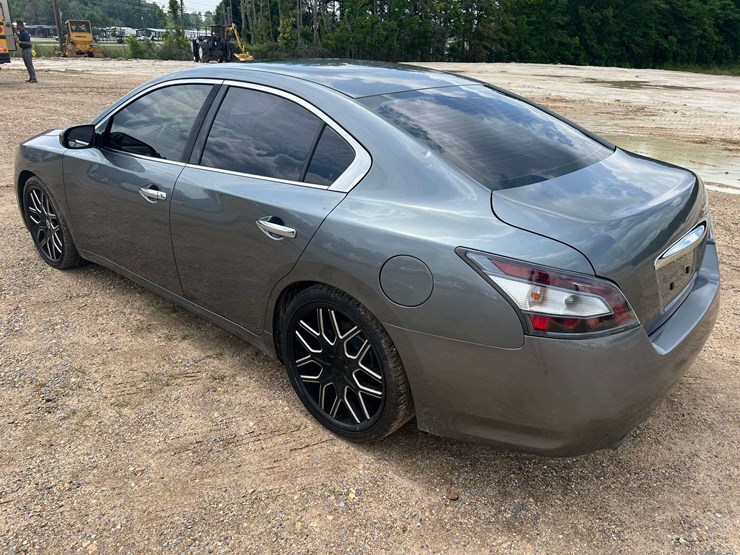 2014-nissan-maxima-4-door-sedan-(167,842-miles)-image-2