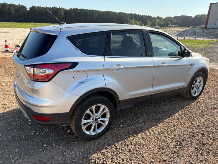 2017-ford-escape-se-image-3