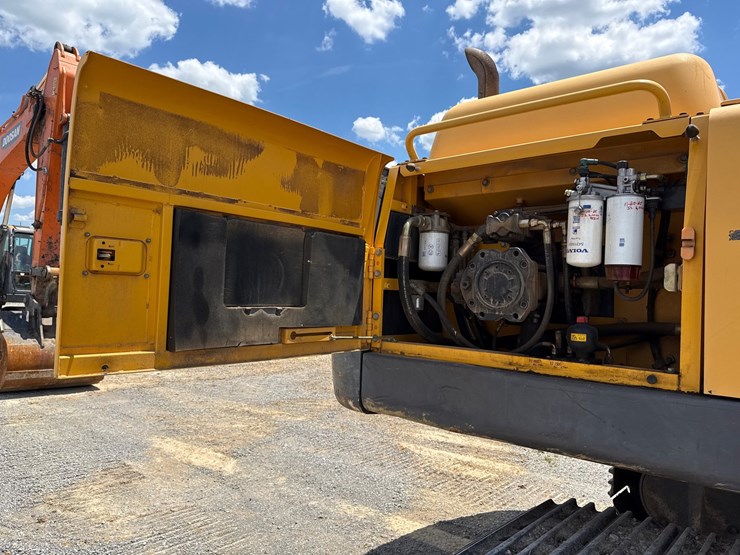 volvo-ec330b-lc-image-14