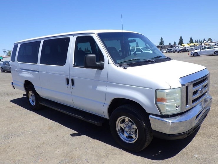 2008-ford-econoline-350-image-2