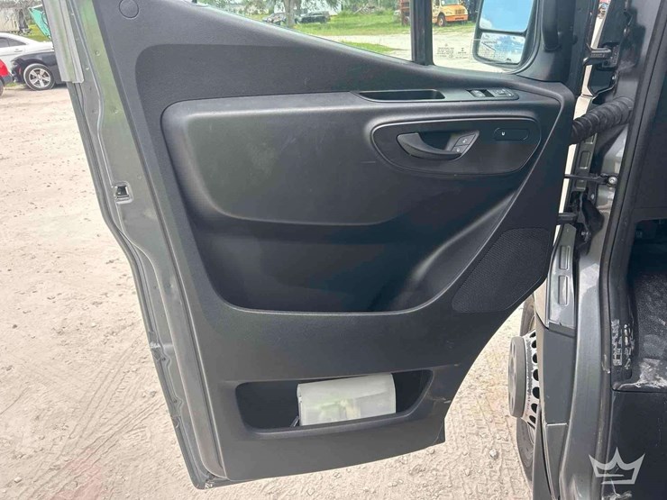 2021-mercedes-benz-sprinter-4500-image-14