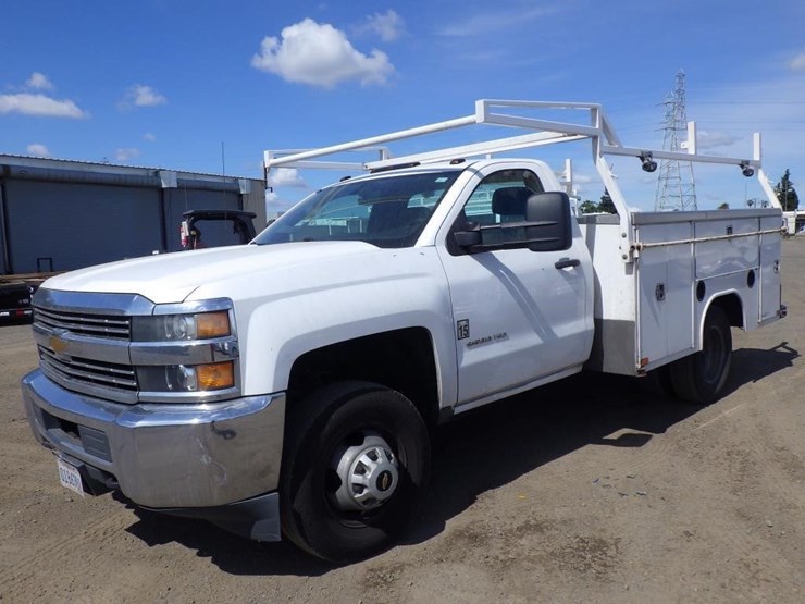2016-chevrolet-3500-image-1