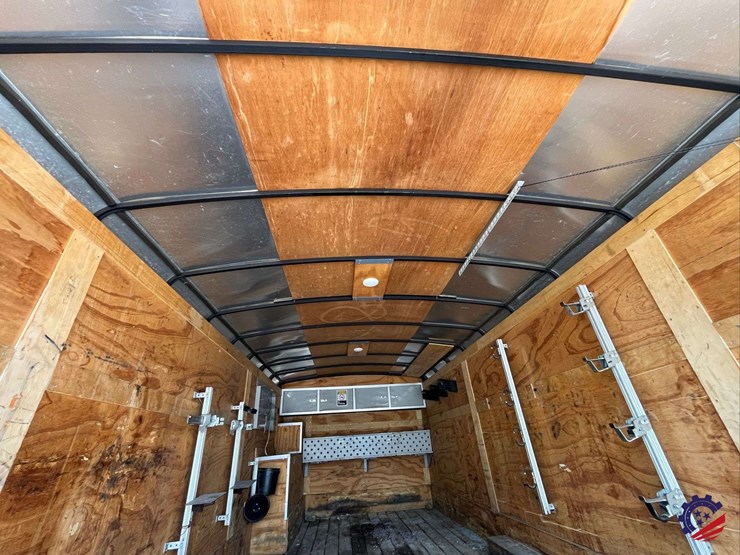 2016-sure-trac-t/a-enclosed-landscaping-tag-trailer-image-39