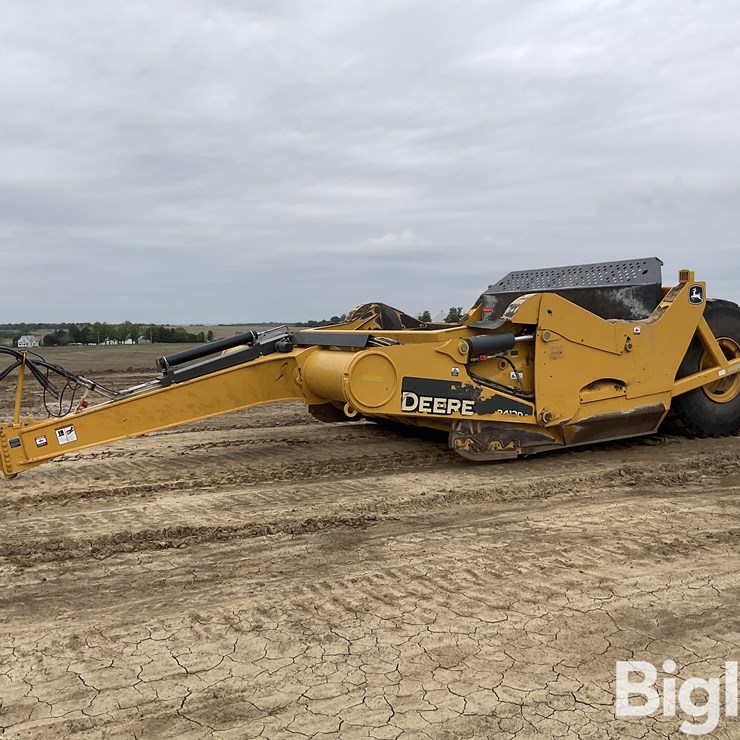 2020 DEERE 2412E