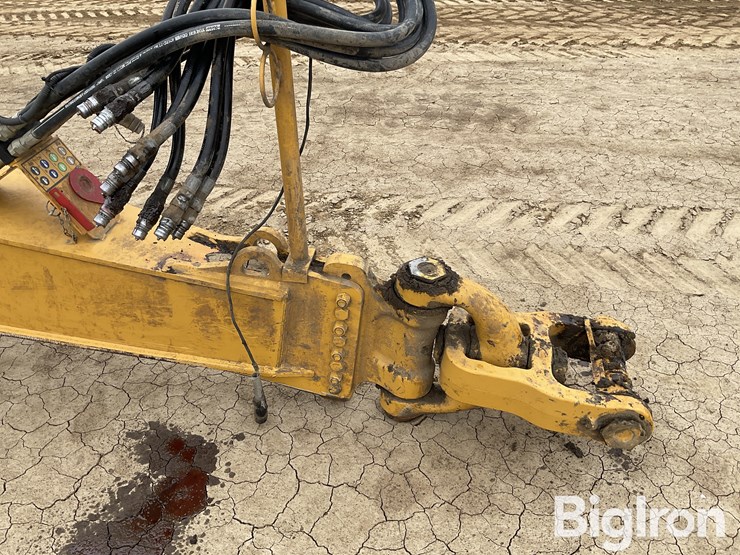 2020-deere-2412e-image-15