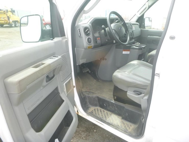 2011-ford-e350-image-17