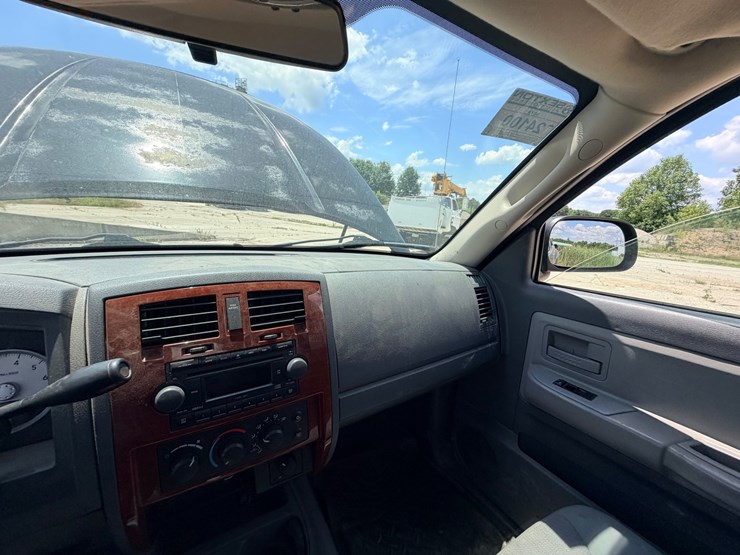 2005-dodge-dakota-image-50