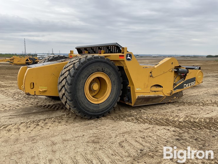 2020-deere-2412e-image-5