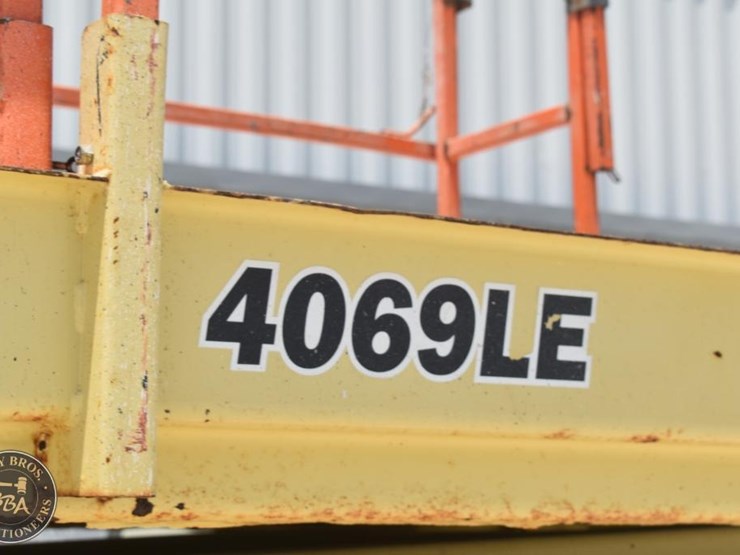 2012-jlg-m4069le-image-11