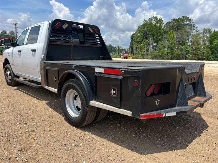 2022-dodge-3500-image-2