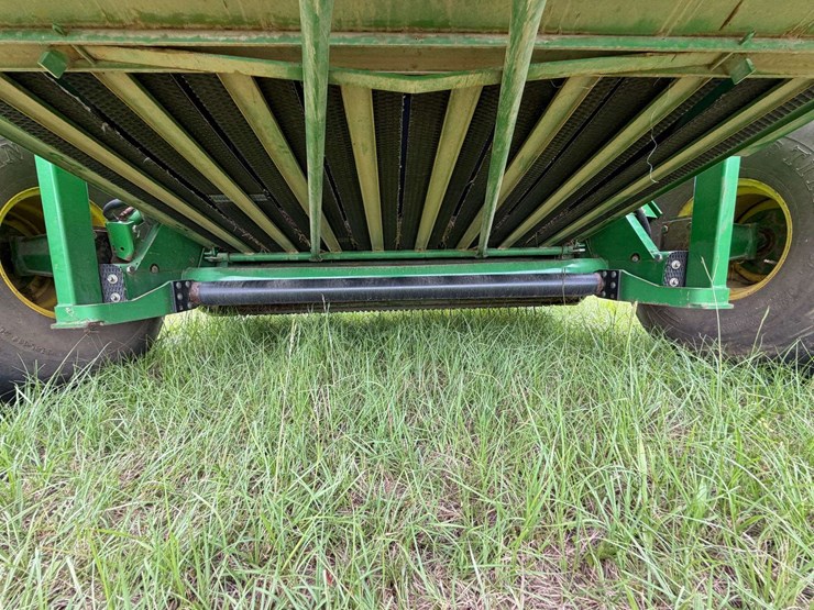 2010-john-deere-568-image-20