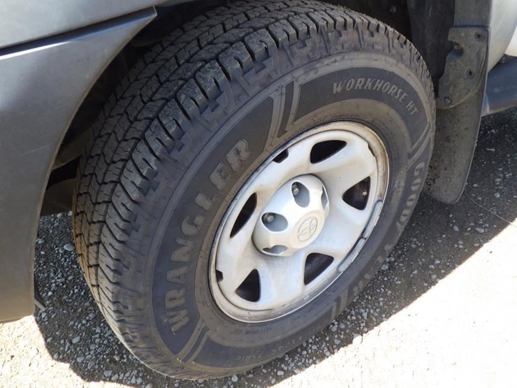 2013-toyota-tacoma-image-13