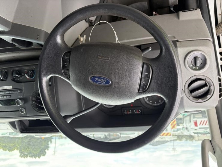 2013-ford-e350-sd-image-13