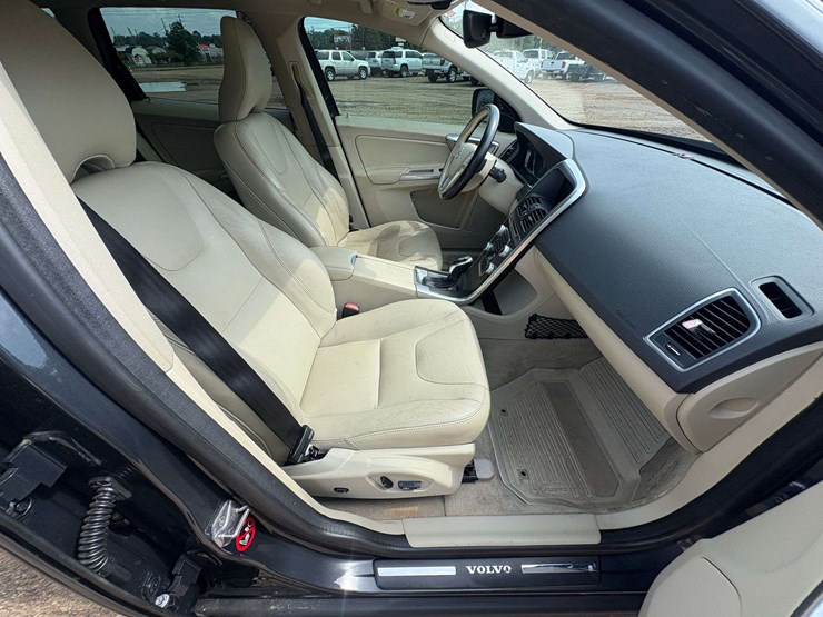 2016-volvo-xc60-image-23