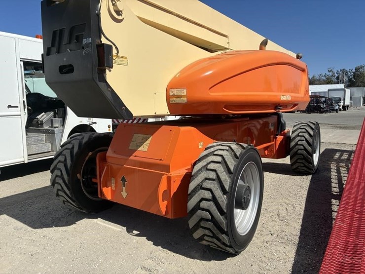 2016-jlg-1250ajp-image-14