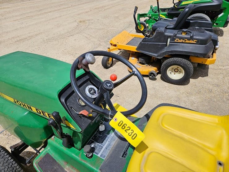 john-deere-317-image-13