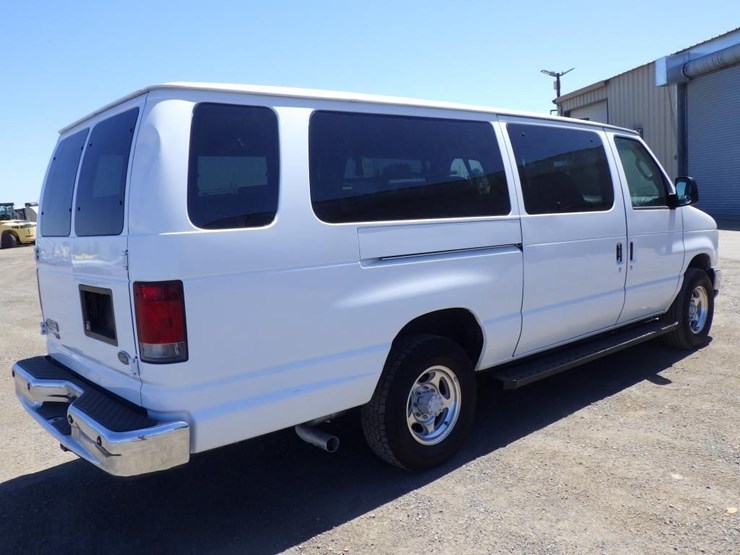 2008-ford-econoline-350-image-3