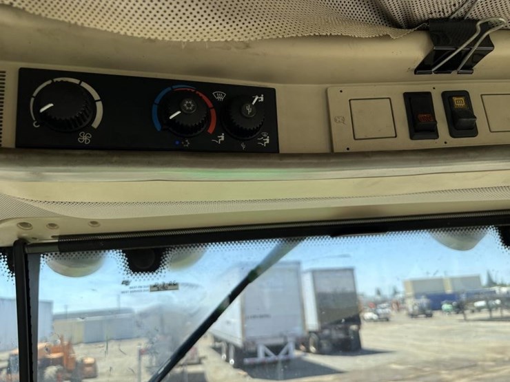 john-deere-6230-image-39