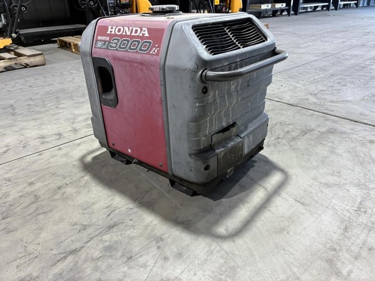 honda-eu3000is-image-3