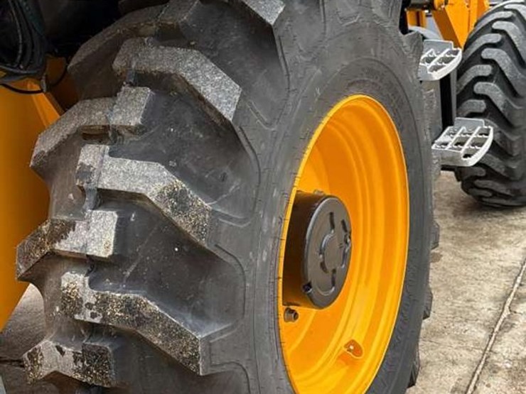 2024-jcb-3cx-image-29