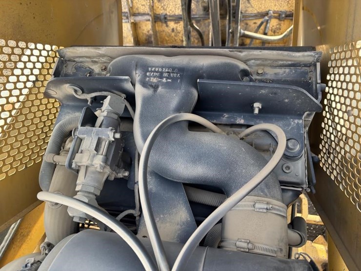 2010-deere-210lj-image-45