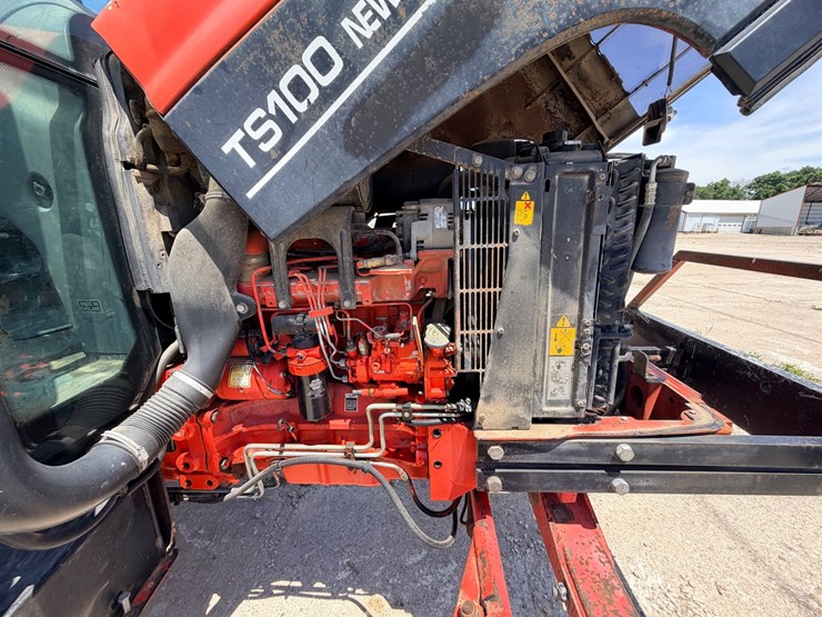 2000-new-holland-ts100-image-32
