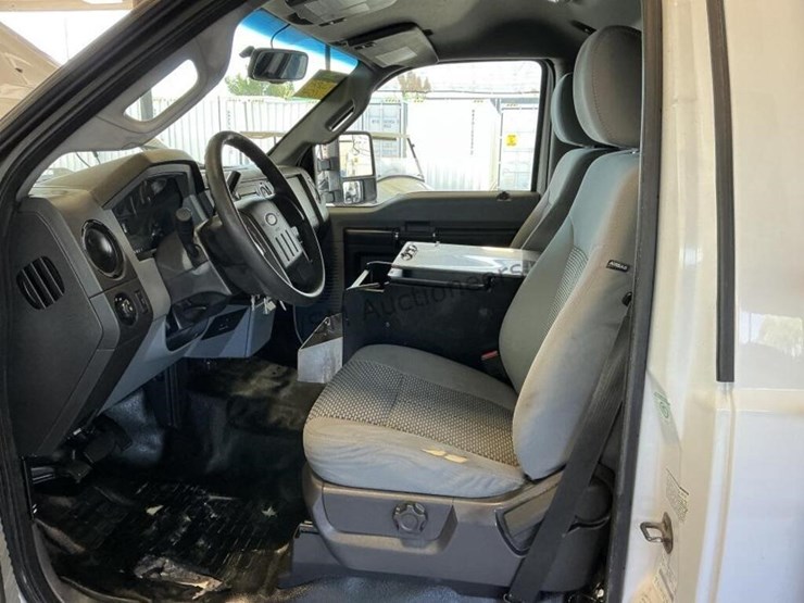 2014-ford-f550-image-22
