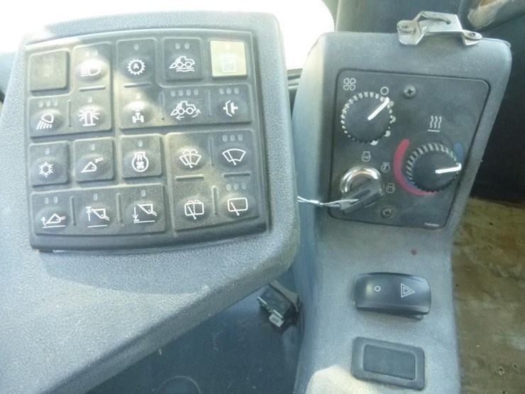 2005-deere-624j-image-17