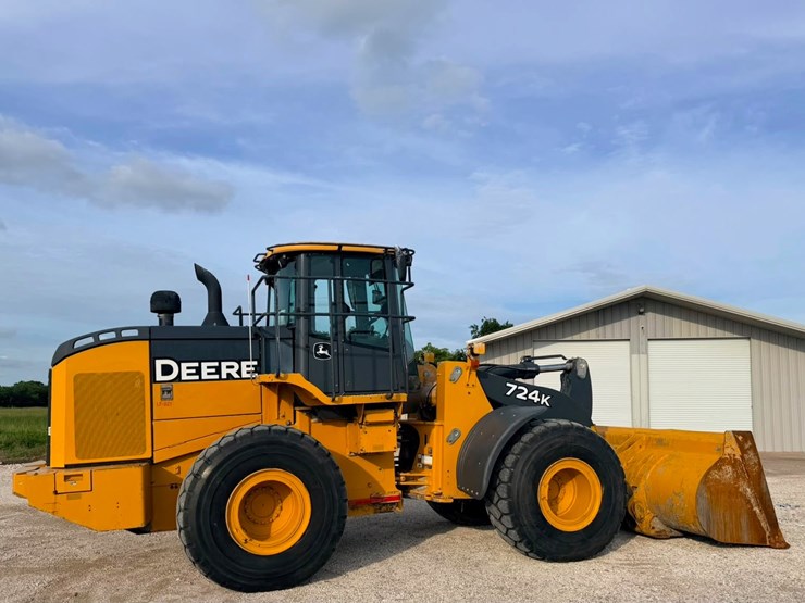 2019-deere-724k-image-4