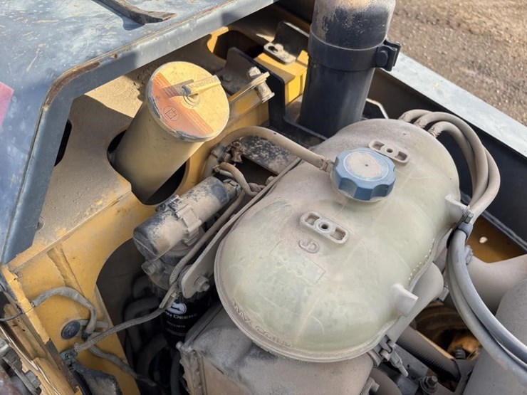 2010-deere-210lj-image-47
