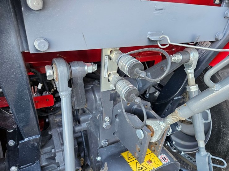 massey-ferguson-1735m-image-19