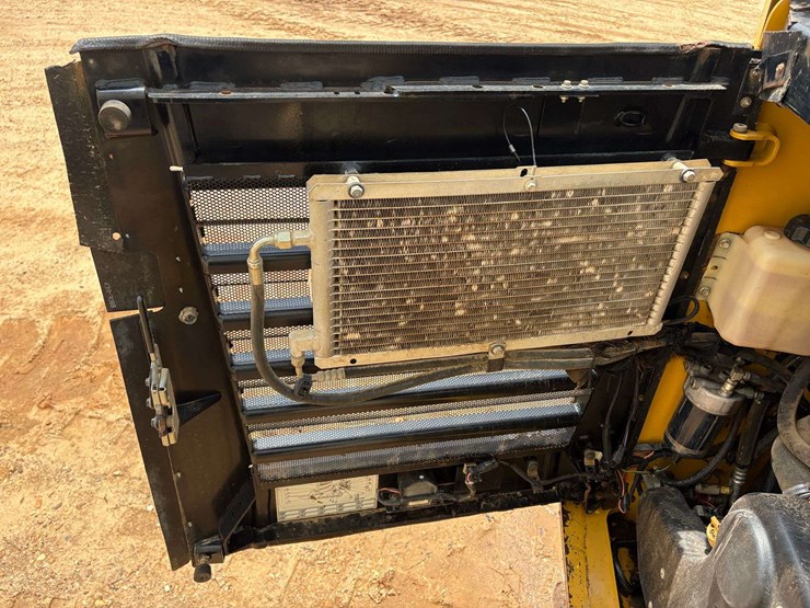 2014-caterpillar-299d-image-30