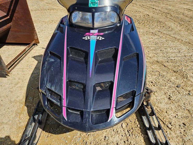 #5106-•-polaris-600-xcr`-snow-mobile-image-10