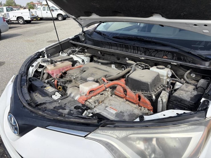 2016-toyota-rav4-image-6