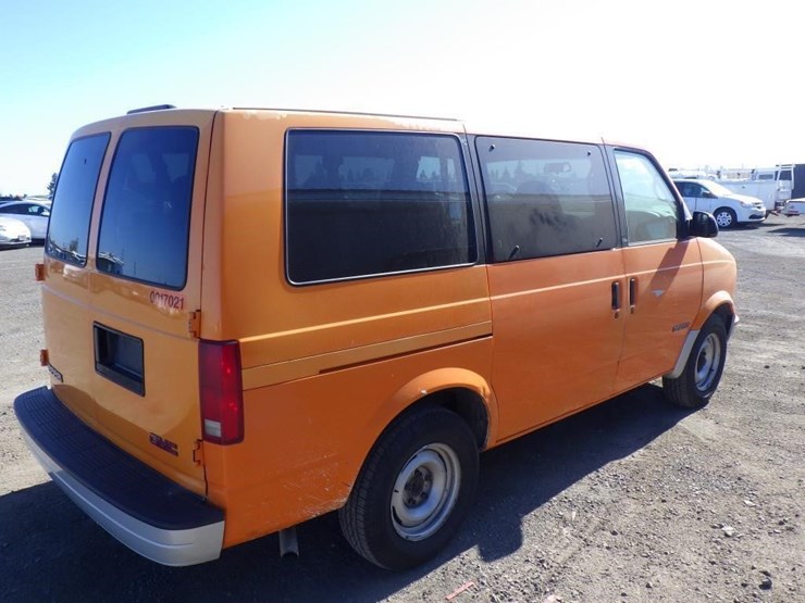 2000-gmc-safari-image-3