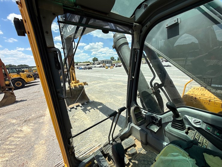 volvo-ec330b-lc-image-21