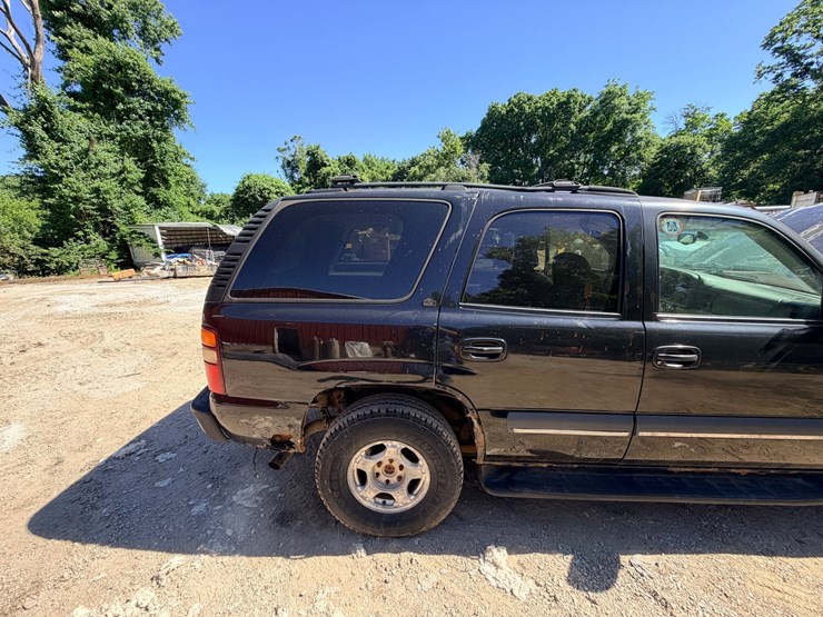 2002-chevrolet-tahoe-image-98