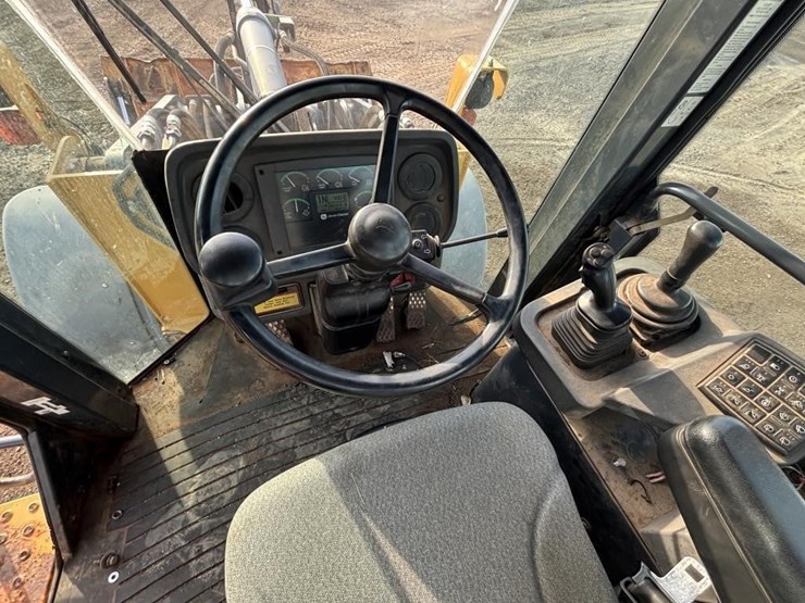 2005-deere-624j-image-32