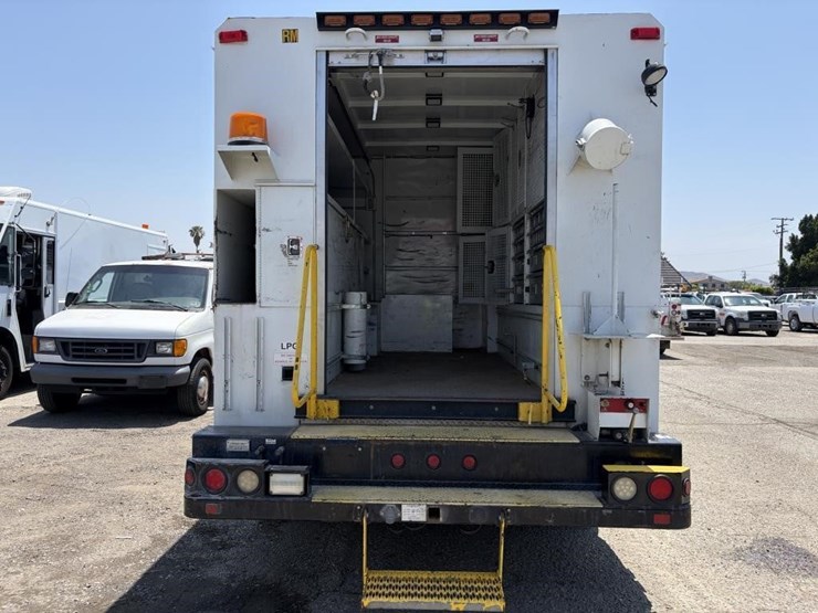 2012-ford-f550-image-12