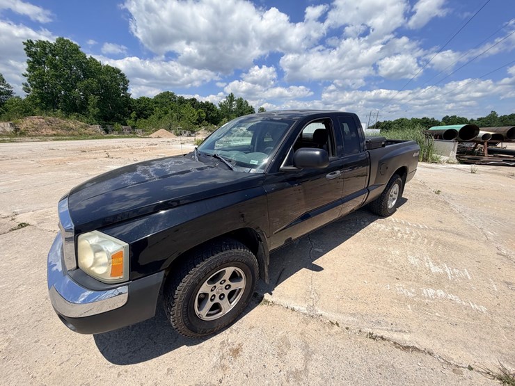 2005-dodge-dakota-image-3
