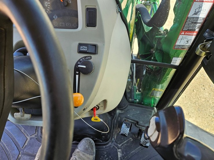 john-deere-3520-image-33