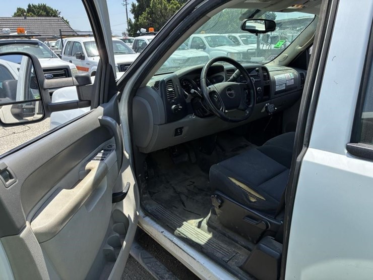 2012-gmc-2500hd-image-12