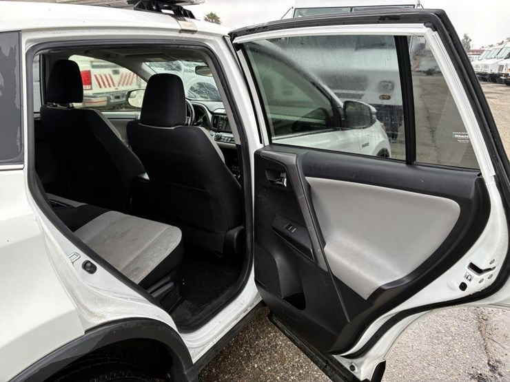 2018-toyota-rav4-image-11